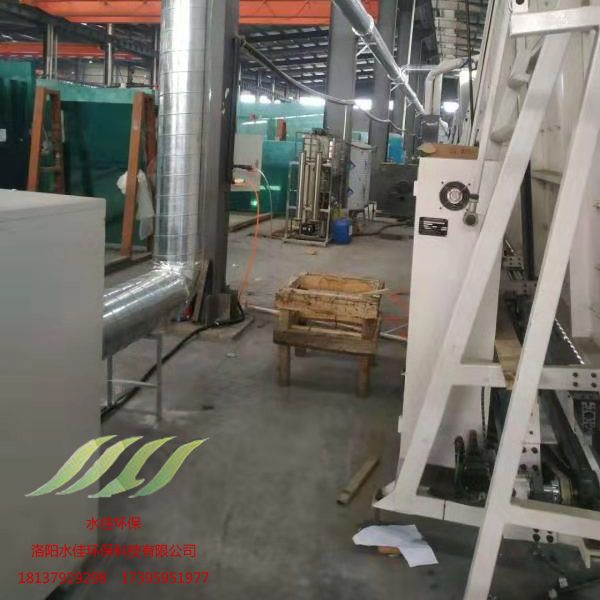 河南優(yōu)克玻璃有限公司廢氣處理設備安裝 
